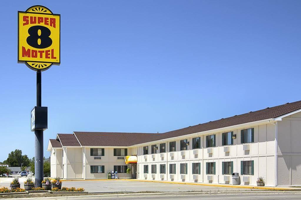 Super 8 By Wyndham Storm Lake Exterior photo
