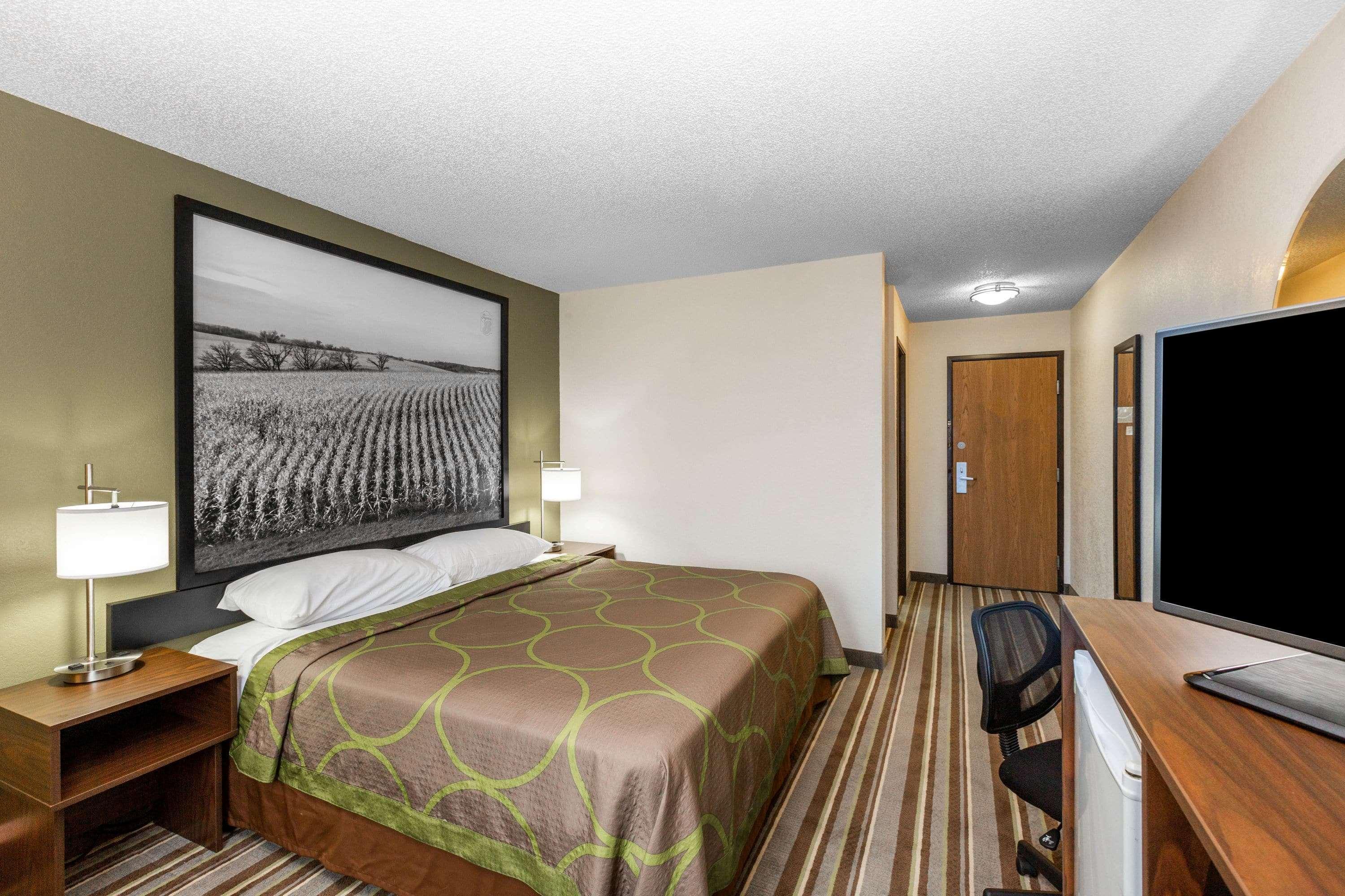 Super 8 By Wyndham Storm Lake Exterior photo