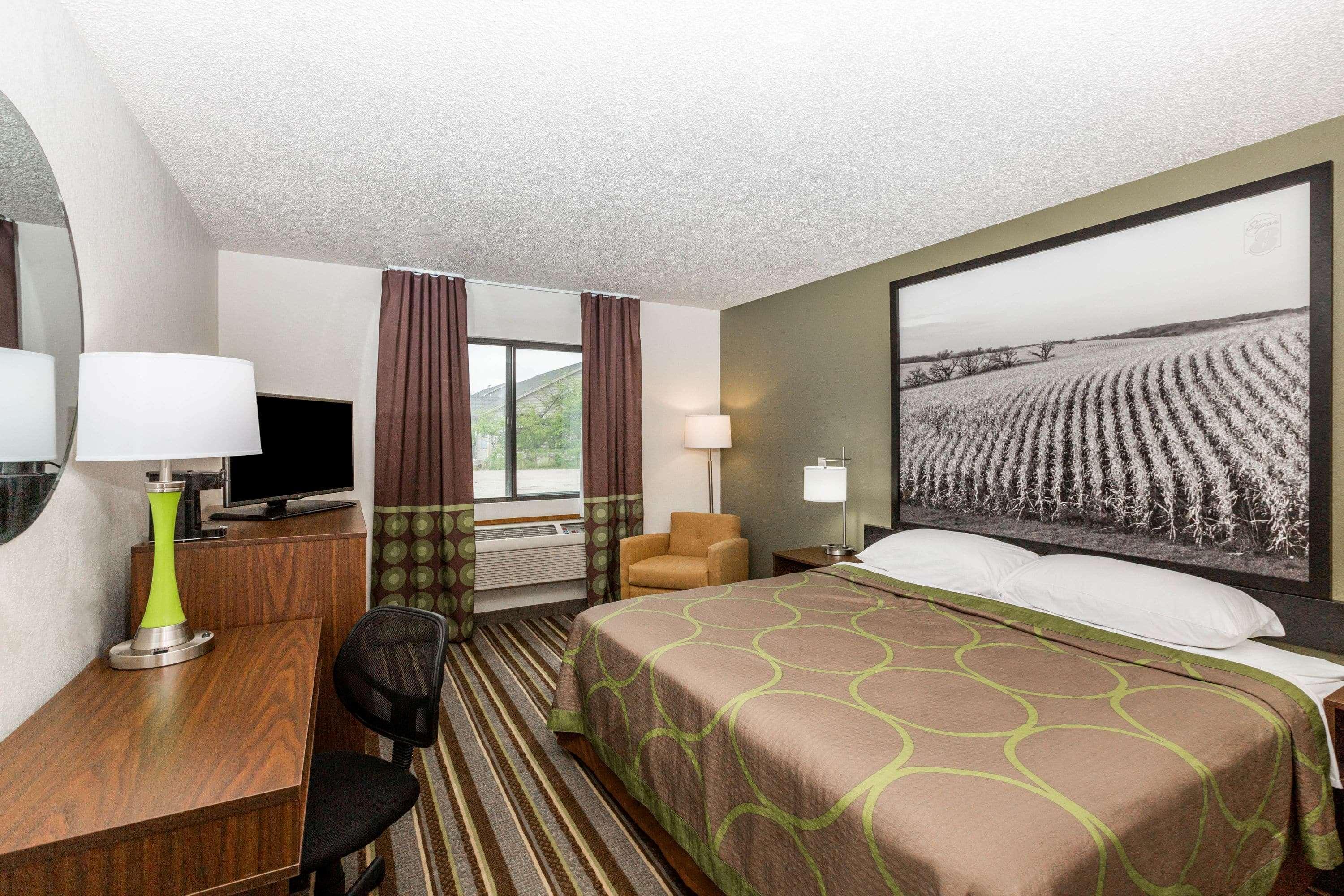 Super 8 By Wyndham Storm Lake Exterior photo