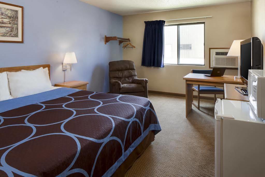 Super 8 By Wyndham Storm Lake Exterior photo
