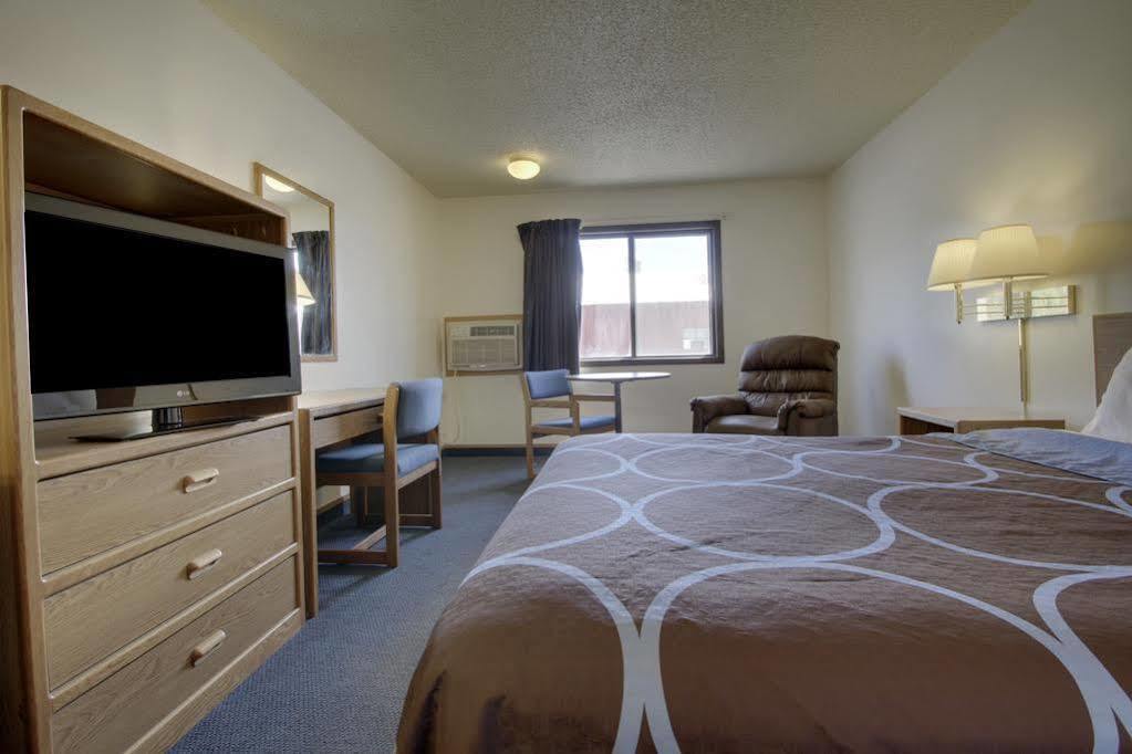 Super 8 By Wyndham Storm Lake Exterior photo