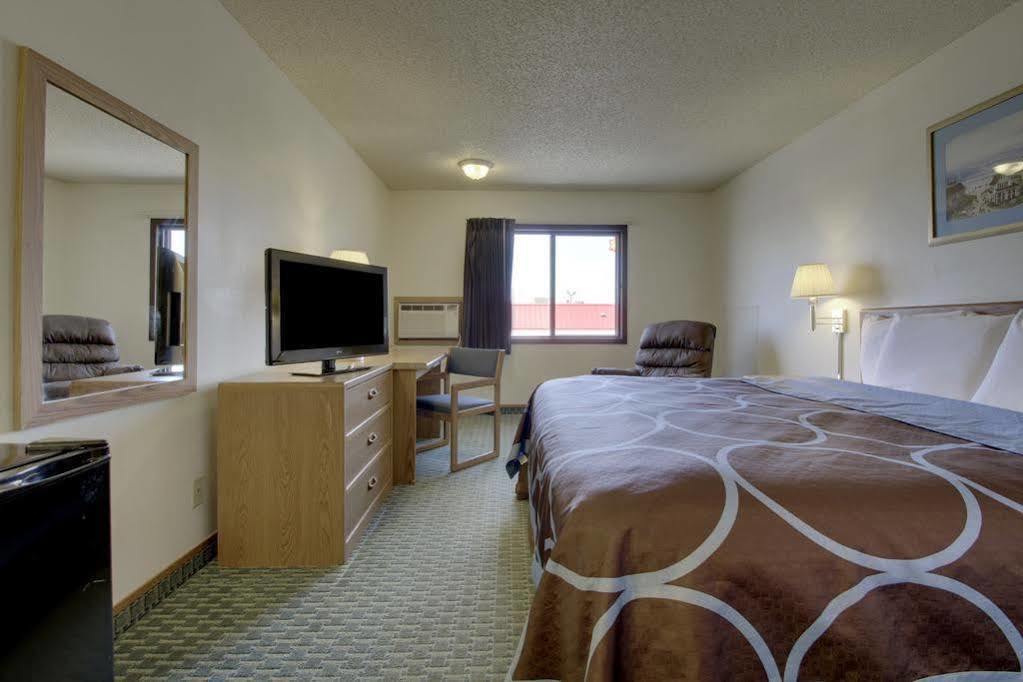 Super 8 By Wyndham Storm Lake Exterior photo